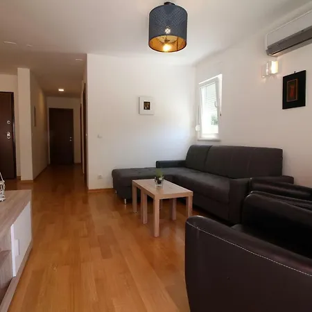 Apartman S Bazenom U Centru Apartmán *