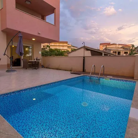 Apartmán Apartman S Bazenom U Centru Makarská