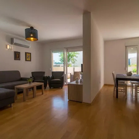 Apartman S Bazenom U Centru Apartment *